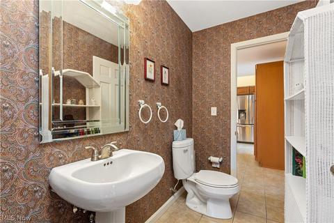 140 Vanderbilt Ct, Elyria, OH 44035 photo 14