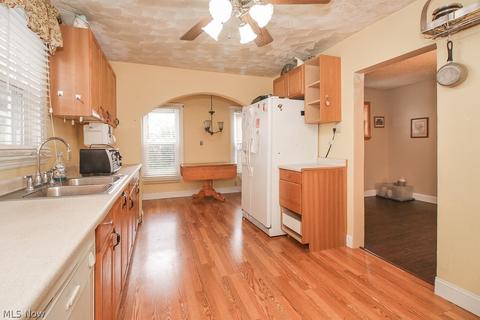 2150 E 29th St, Lorain, OH 44055 photo 2