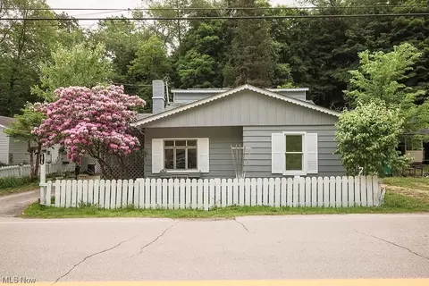 1015 Sixth St, New Cumberland, WV 26047