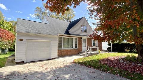1045 Learidge Rd, Lyndhurst, OH 44124 photo 1