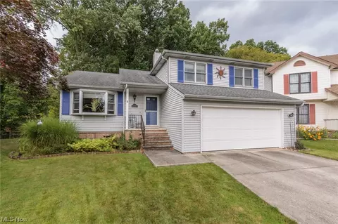 4300 Ridgeland Cir, Cleveland, OH 44135