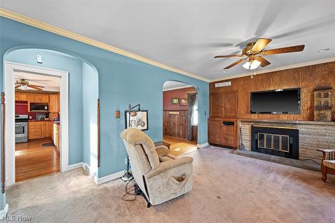 160 E 219th St, Euclid, OH 44123 photo 2