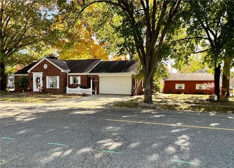 124 E 15th St, Dover, OH 44622 photo 2