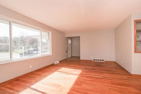 499 E Decker Dr, Seven Hills, OH 44131 photo 12