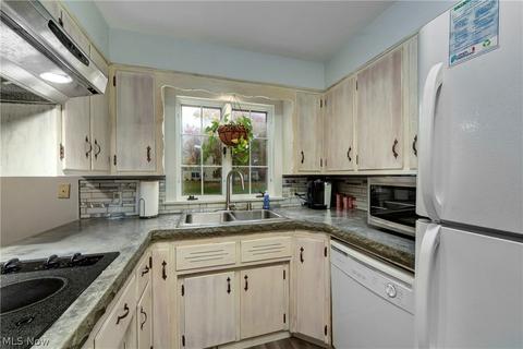 921 Elywood Dr, Elyria, OH 44035 photo 8