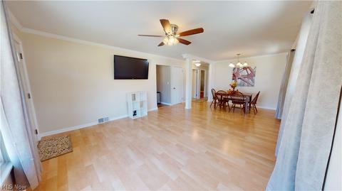 1852 Robindale St, Wickliffe, OH 44092 photo 4