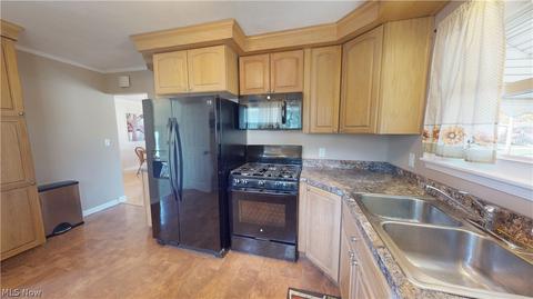 1852 Robindale St, Wickliffe, OH 44092 photo 10