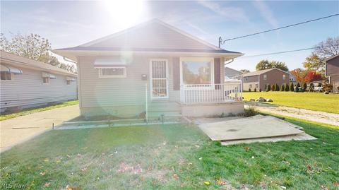 1852 Robindale St, Wickliffe, OH 44092 photo 1