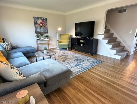 11330 Deborah Dr, Parma, OH 44130 photo 3