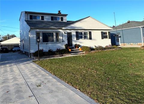 11330 Deborah Dr, Parma, OH 44130 photo 2