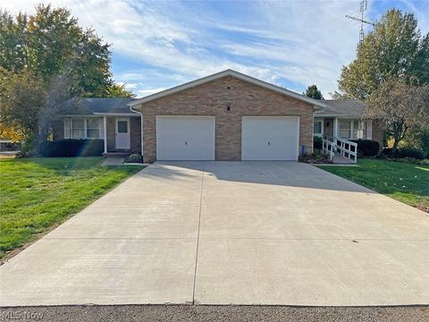 4305 Avondale Ln NW, Canton, OH 44708 photo 1