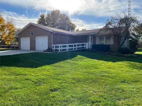 4305 Avondale Ln NW, Canton, OH 44708 photo 2