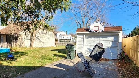 785 E 236th St, Euclid, OH 44123 photo 5