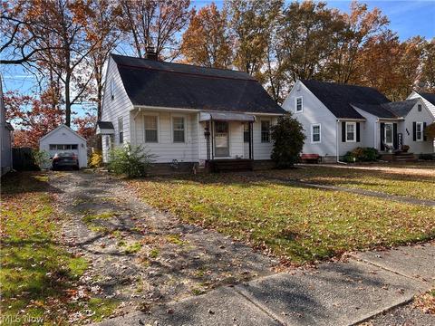 443 Cambridge Ave, Elyria, OH 44035 photo 2