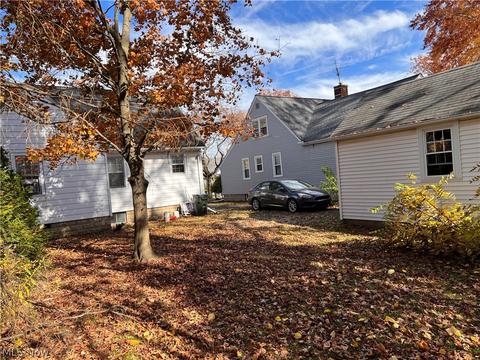 443 Cambridge Ave, Elyria, OH 44035 photo 4