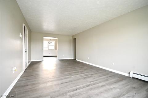 912 Pearson Cir #6, Boardman, OH 44512 photo 3