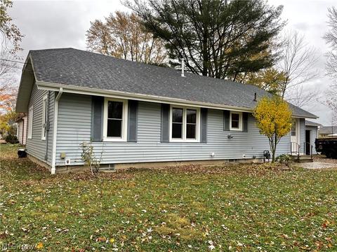 212 Forest St, Lagrange, OH 44050 photo 2