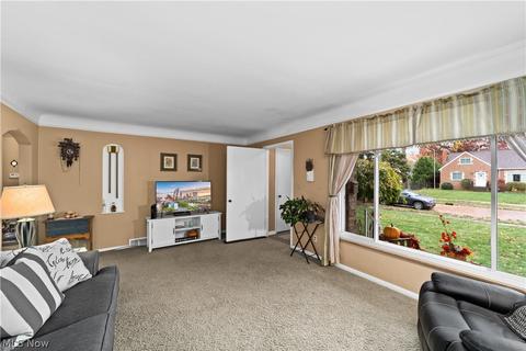 310 E 273rd St, Euclid, OH 44132 photo 4