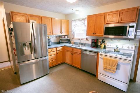 149 Idaho Dr, Elyria, OH 44035 photo 11