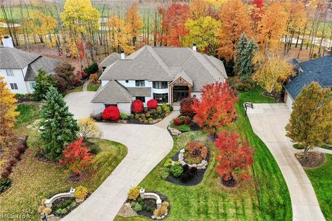 323 Glengarry Dr, Aurora, OH 44202 photo 3