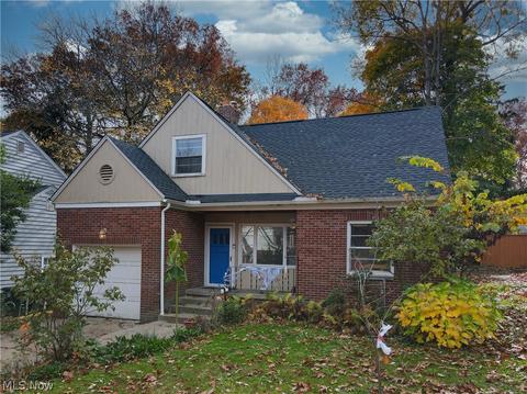 654 Ecton Rd, Akron, OH 44303 photo 2