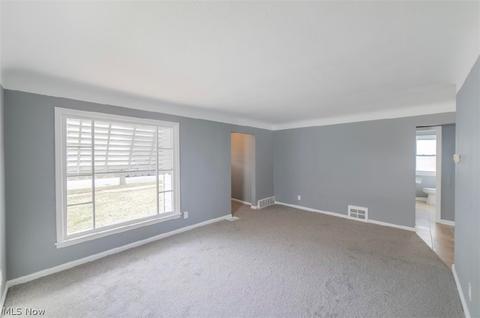 412 E 274th St, Euclid, OH 44132 photo 8