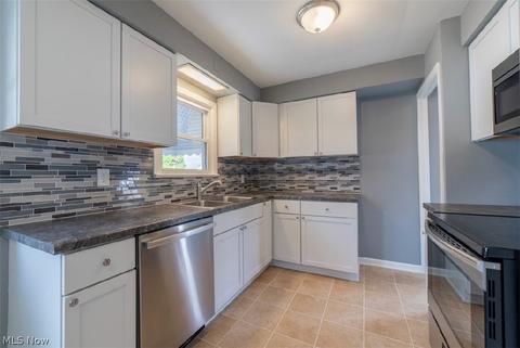 412 E 274th St, Euclid, OH 44132 photo 6