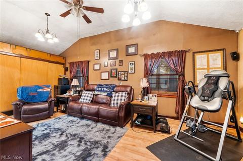 396 E Oregon Ave, Sebring, OH 44672 photo 4