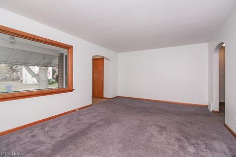 2433 E 32nd St, Lorain, OH 44055 photo 5