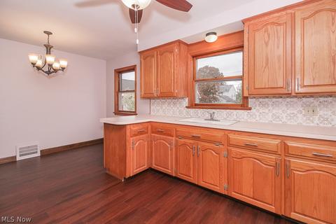 2433 E 32nd St, Lorain, OH 44055 photo 13