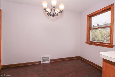 2433 E 32nd St, Lorain, OH 44055 photo 9