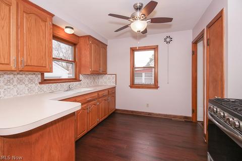 2433 E 32nd St, Lorain, OH 44055 photo 12