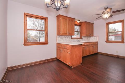 2433 E 32nd St, Lorain, OH 44055 photo 8