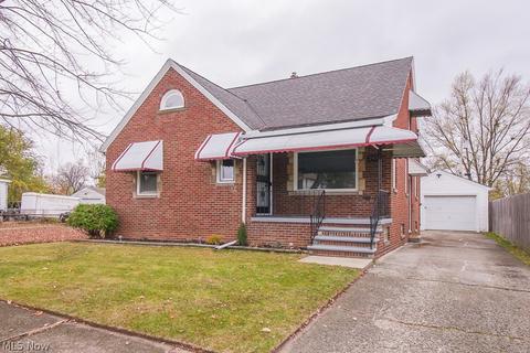 2433 E 32nd St, Lorain, OH 44055 photo 2