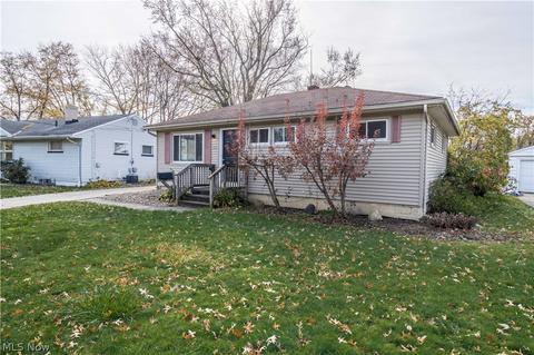 633 Lucille Dr, Elyria, OH 44035 photo 3