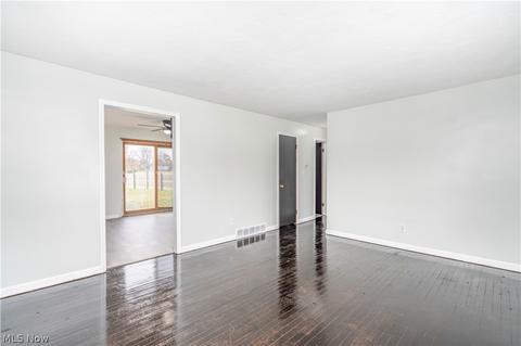 633 Lucille Dr, Elyria, OH 44035 photo 8