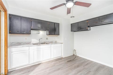633 Lucille Dr, Elyria, OH 44035 photo 9
