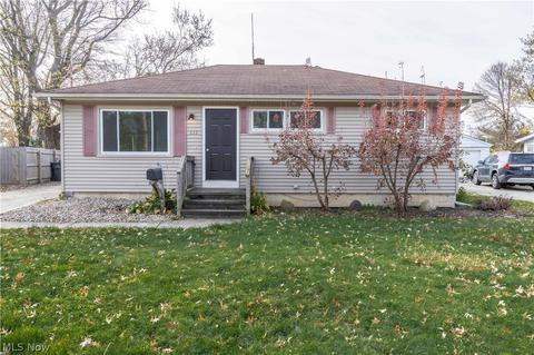 633 Lucille Dr, Elyria, OH 44035 photo 1