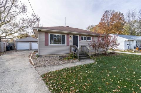 633 Lucille Dr, Elyria, OH 44035 photo 4