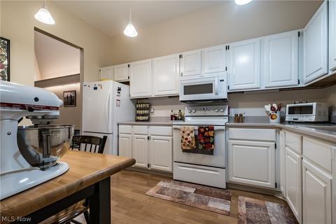 2877 Charing Cross Rd NW, Canton, OH 44708 photo 10
