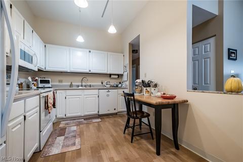 2877 Charing Cross Rd NW, Canton, OH 44708 photo 9