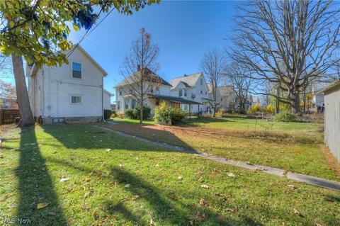 313 12th St, Elyria, OH 44035 photo 3