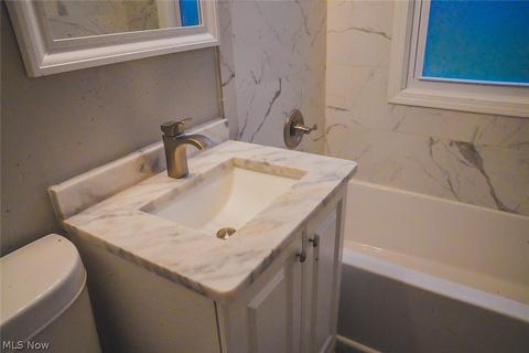 315 E 264th St, Euclid, OH 44132 photo 7
