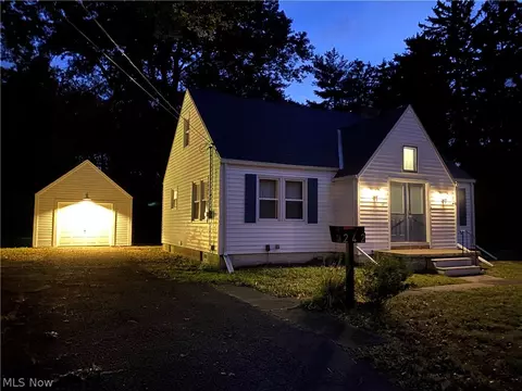 242 16th St, Elyria, OH 44035 photo 2