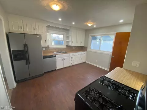 242 16th St, Elyria, OH 44035 photo 7
