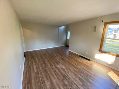 242 16th St, Elyria, OH 44035 photo 12