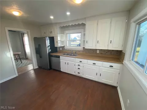 242 16th St, Elyria, OH 44035 photo 6