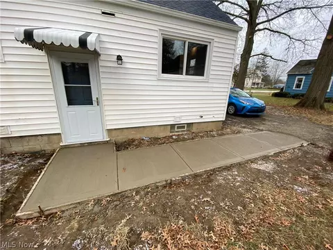 242 16th St, Elyria, OH 44035 photo 11