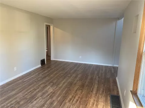 242 16th St, Elyria, OH 44035 photo 13