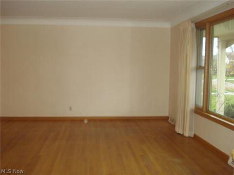 155 E 267th St, Euclid, OH 44132 photo 3